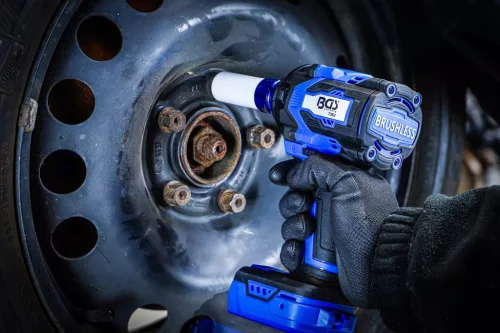 BGS technic Akkumulátoros ütvecsavarozó készlet | kefe nélküli | 550 Nm | 18 V | akkumulátorral és gyorstöltővel (7390)