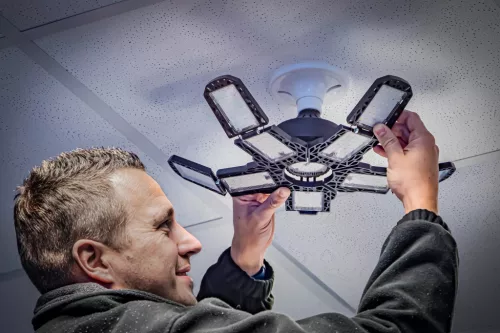 BGS LED garázslámpa és műhelyvilágítás, 78 W, 8600 lumen, E27, 10 állítható panellel (90102)