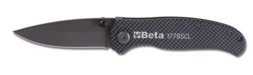 Beta 1778SCL Behajtható pengéjű kés soft carbon look kivitel penge edzett acélból tokkal szállítva (017780089)