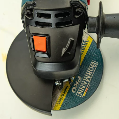 BORMANN Lite Sarokcsiszoló 710W, Φ115mm, 11000rpm (BAG7100)