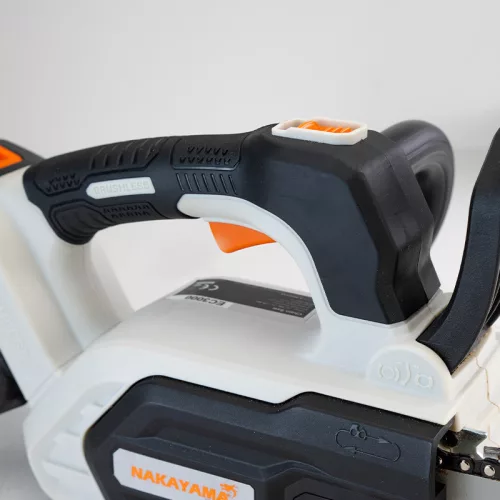 NAKAYAMA PRO Akkumulátoros szénkefementes láncfűrész, 20V (akku és töltő nélkül) (EC3000)