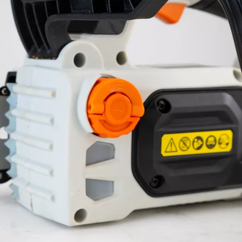 NAKAYAMA PRO Akkumulátoros szénkefementes láncfűrész, 20V (akku és töltő nélkül) (EC3000)