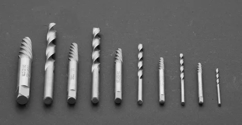 NEO Törtcsavar-kihajtó készlet, négyszög vég, vezetőfúrókkal, 10db, 2-14mm (M3-M18) (09-609)