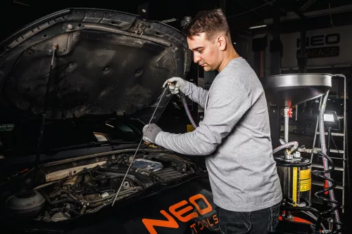 NEO Mobil olajleeresztő/ leszívó készülék, pneumatikus, leeresztő tál 10l, ellenőrzőhenger 10l, gyűjtőtartály 70l (10-811)