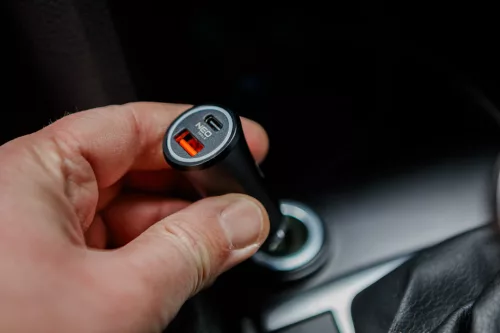 NEO Autós USB adapter,12-24V, USB-A, USB-C csatlakozókkal (GD036)