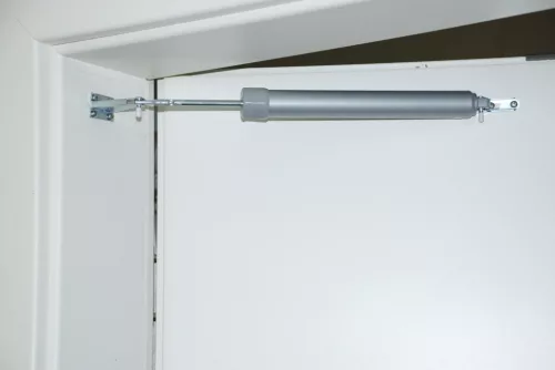 Mannesmann Pneumatikus ajtóbehúzó állítható zárási sebességgel, fehér (M41115)