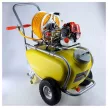 NAKAYAMA PRO Kétütemű benzinmotoros permetezőgép kerekekkel (26cm³, 50 literes tartály), tömlő: 8,5 mm x 30 m (NS5210)