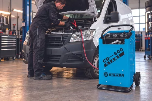 STILKER CD 600 kerekes töltő-indító, 12/24 V, 1500 W, 60 A (04546)